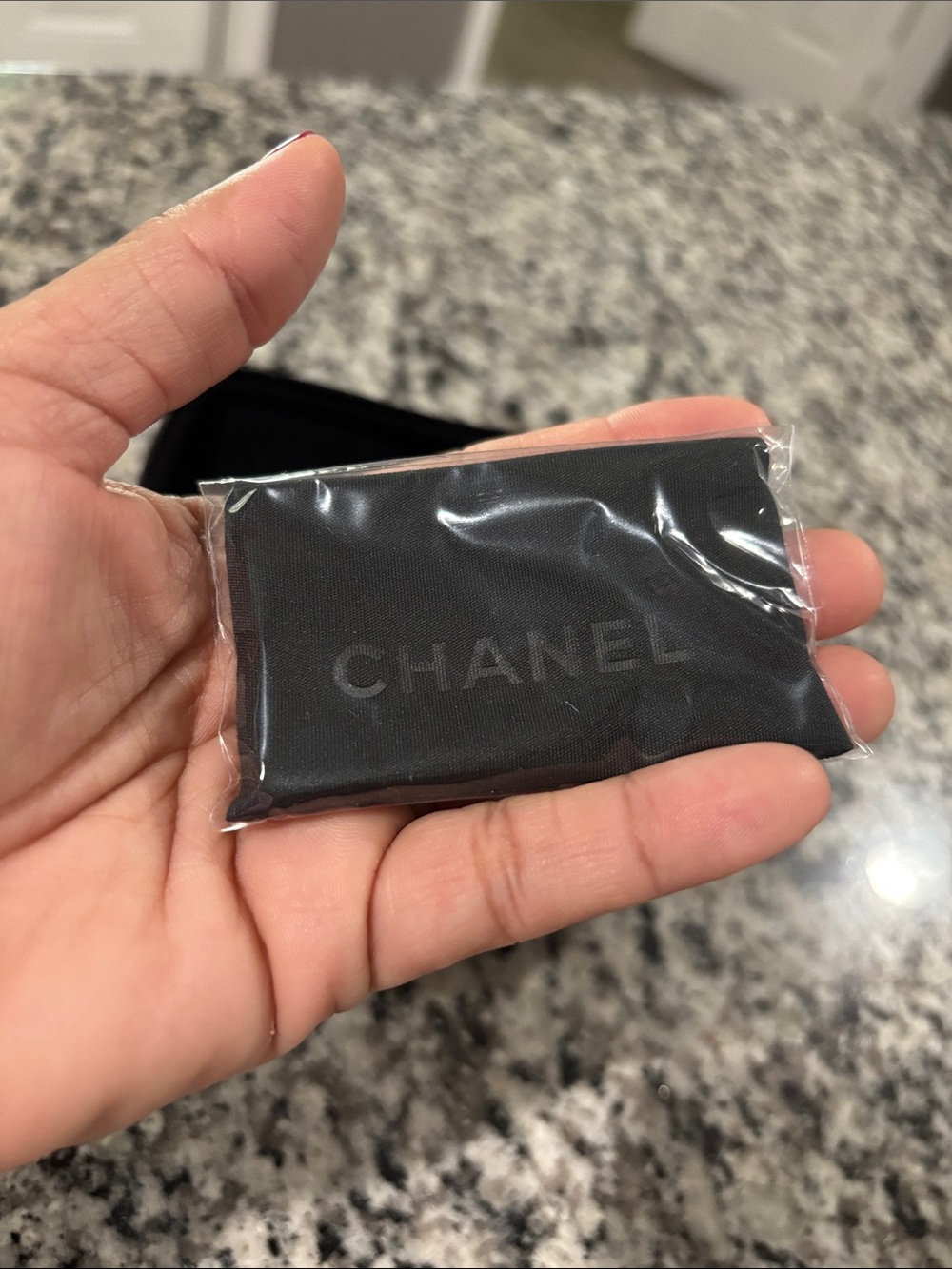 CHANEL Black Quilted Leather Sunglasses Case with Silver CC Emblem - Picture 6 of 7
